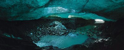 Hansbreen Glacier